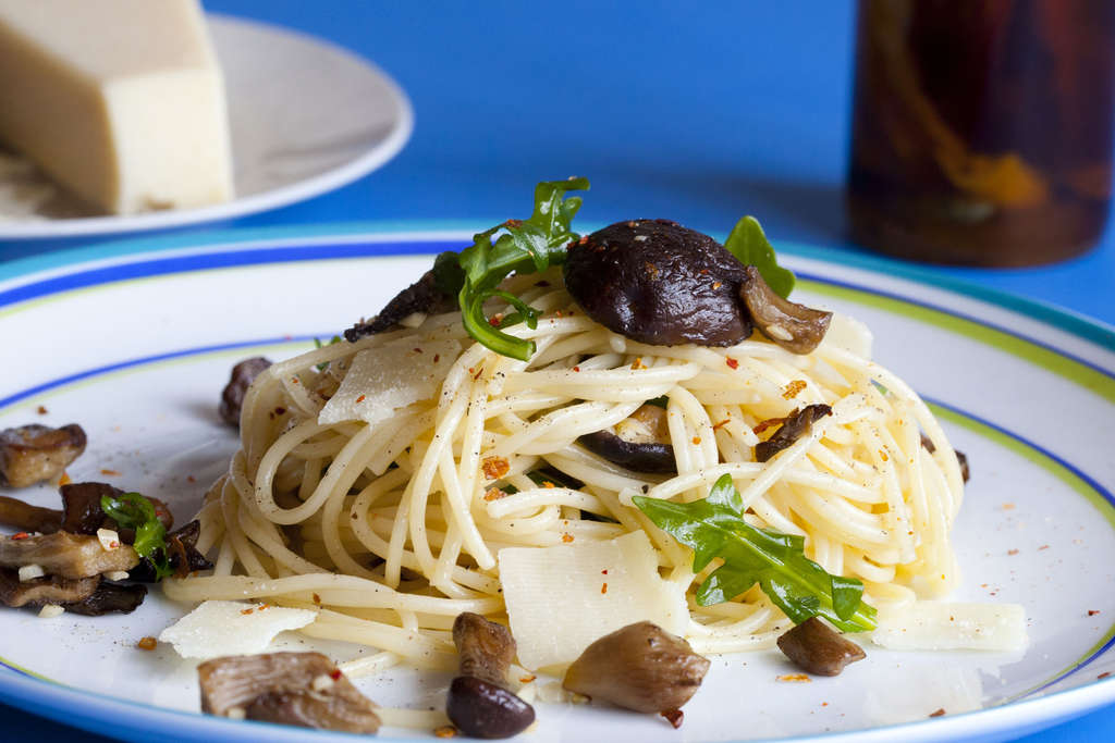 Espaguetis con setas, rúcula y parmesano 1