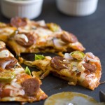Pizzadilla de chorizo, mozzarella y jalapeños 1