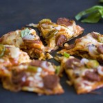 Pizzadilla de chorizo, mozzarella y jalapeños 2