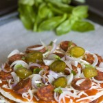 Pizzadilla de chorizo, mozzarella y jalapeños 3