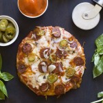 Pizzadilla de chorizo, mozzarella y jalapeños 4