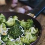 Salteado de brócoli y gulas 5