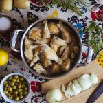Cazuela de pollo con limón, romero y aceitunas verdes 1